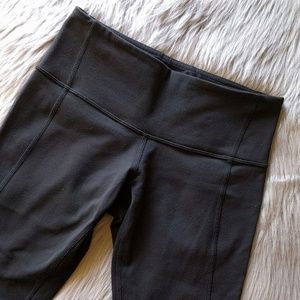 LULULEMON Low Rise Black Crops 4/XS